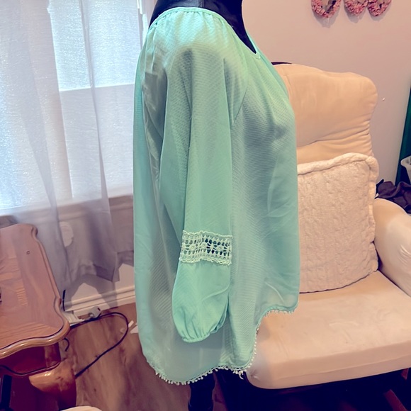 COPPER KEY BLOUSE - Picture 2 of 3